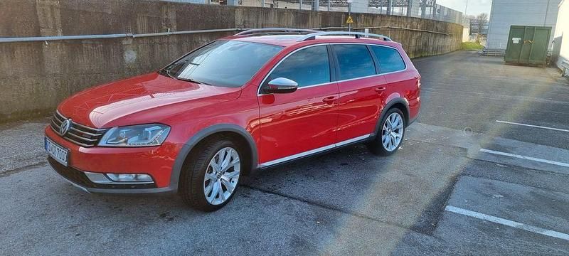 Rot Gebraucht 2013 VW Passat Alltrack Kombi | 13.600 € (Fairer Preis) - Bild 1/4