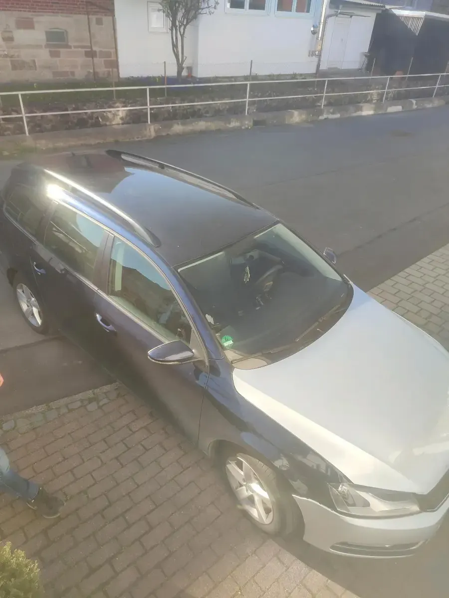 Second-hand VW Passat 140 CP (102 kW) 2011 Albastru Hatchback