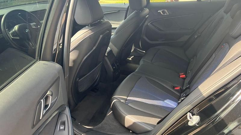 Schwarz Gebraucht 2021 BMW 120 M Sport Kleinwagen | 23.900 € (Fairer Preis) - Bild 1/4