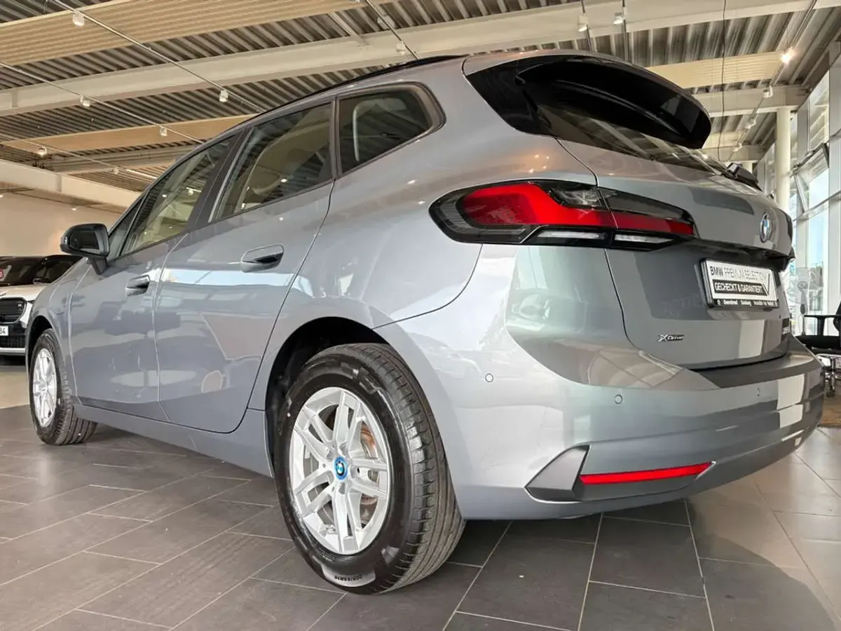 Gebraucht BMW 225 Active Tourer 245 PS (180 kW) 2024 Skyscraper grau metallic Van / Kleinbus