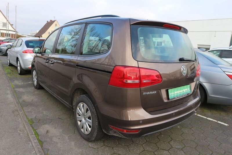 Gebraucht VW Sharan Trendline 140 PS (102 kW) 2011 Braun Van / Kleinbus
