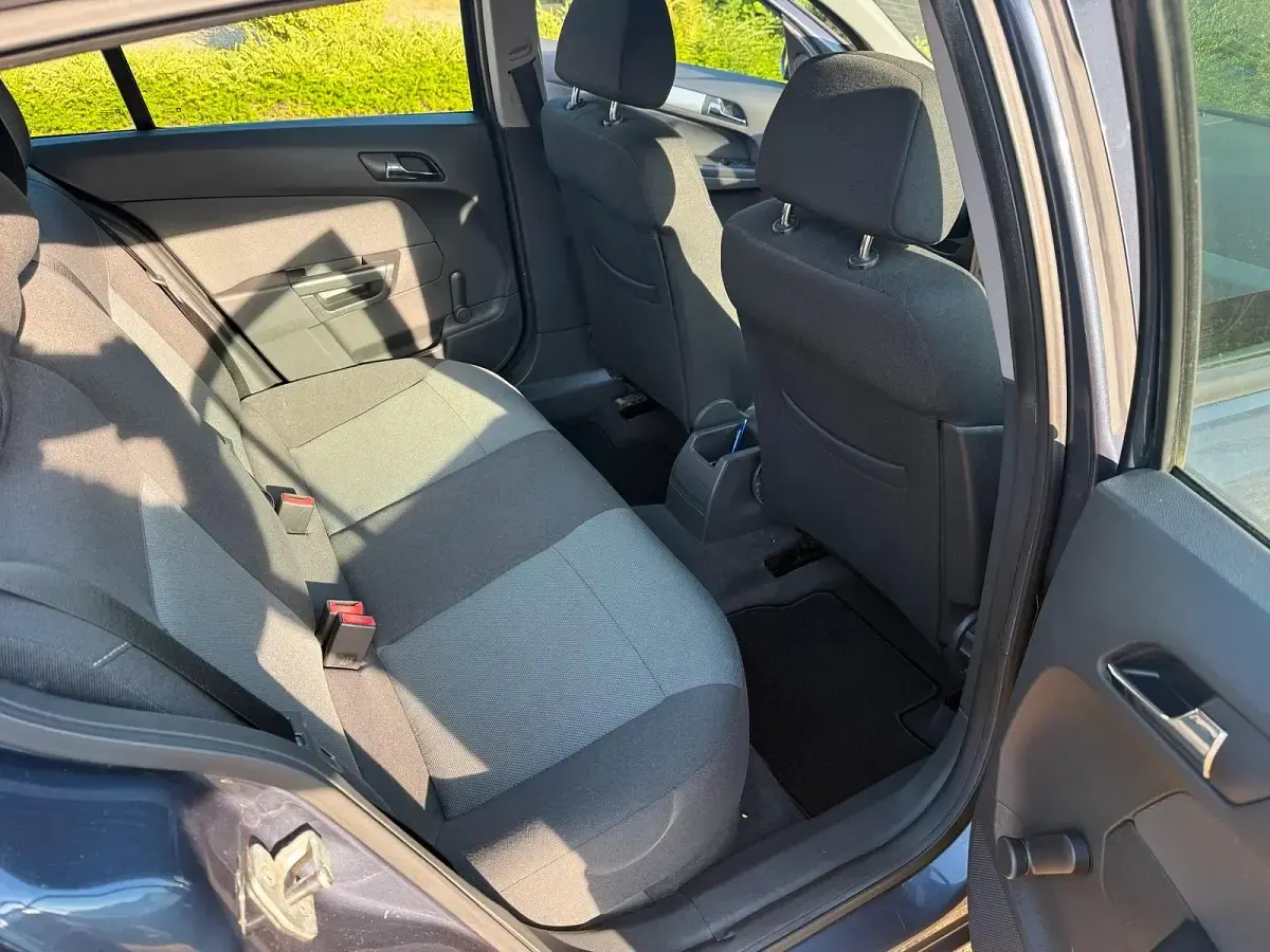 Gebraucht Opel Astra 140 PS (102 kW) 2006 Blau Limousine