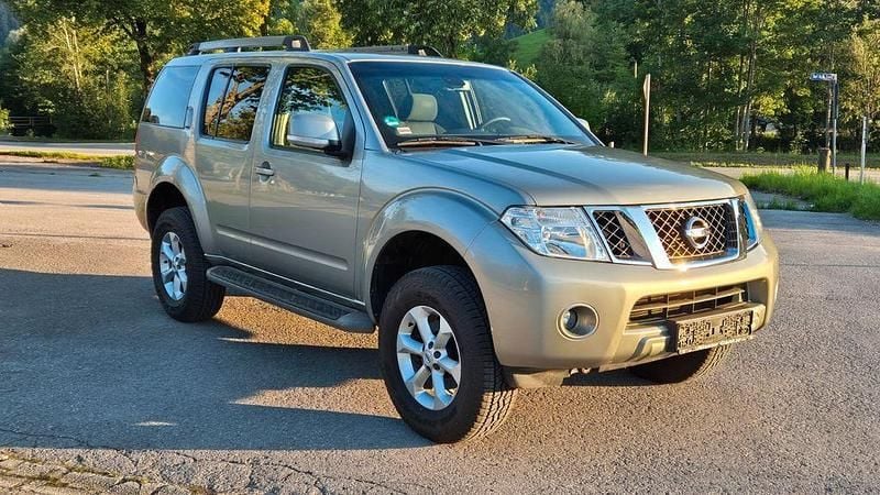 Grau Gebraucht 2011 Nissan Pathfinder SE SUV | 9.800 € (Superpreis) - Bild 1/4