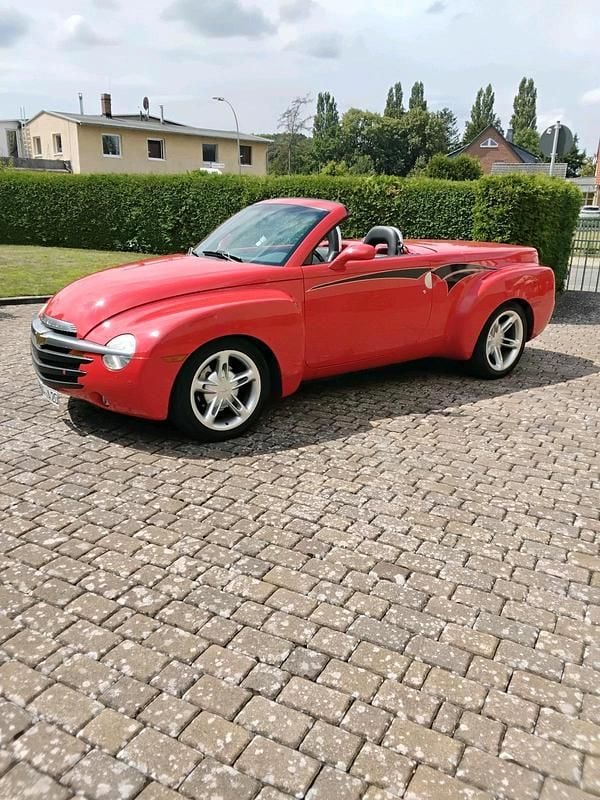 Rot Gebraucht 2004 Chevrolet SSR SUV | 29.999 € - Bild 1/4