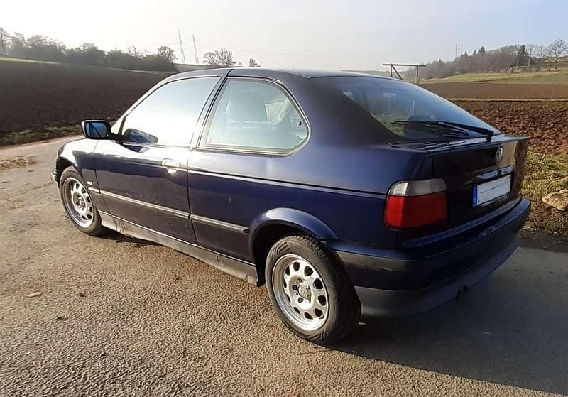 Gebraucht BMW 316 105 PS (77 kW) 1999 Blau Limousine