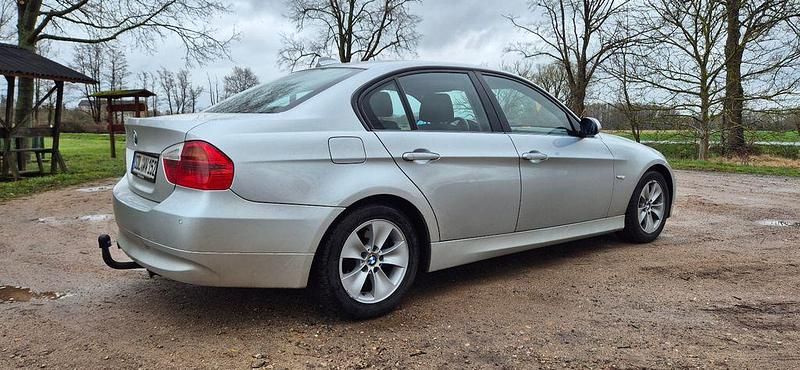 Gebraucht BMW 318 129 PS (94 kW) 2007 Silber Limousine