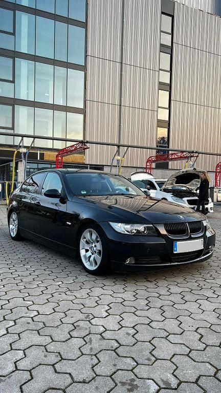 Gebraucht BMW 320 177 PS (130 kW) 2007 Schwarz Limousine
