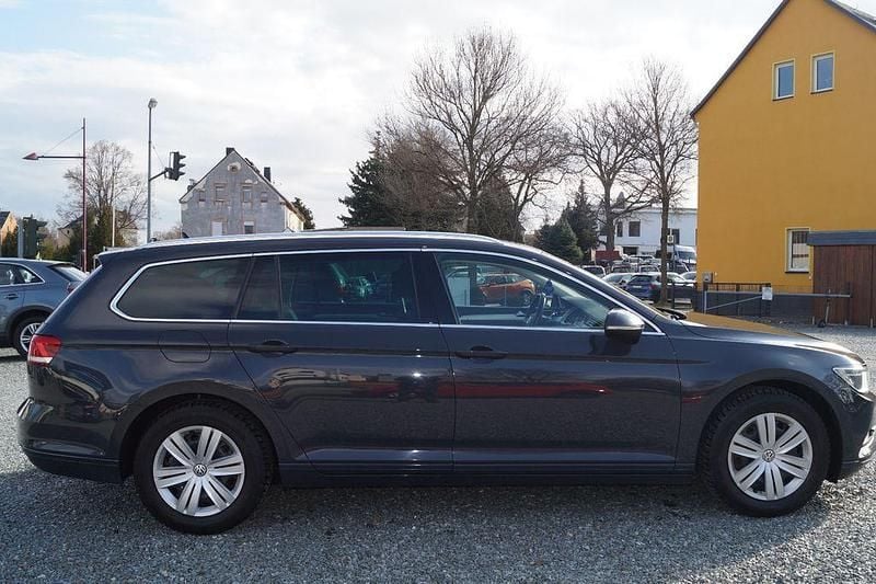 Gebraucht VW Passat Comfortline 120 PS (88 kW) 2016 Grau Kombi