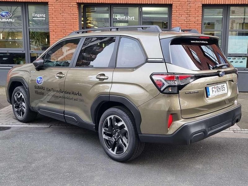 Gebraucht Subaru Forester Exclusive+ 136 PS (100 kW) 2025 Autumn green SUV