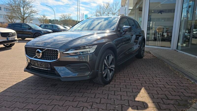 Gebraucht Volvo V60 CC Plus 197 PS (144 kW) 2024 Grau Kombi