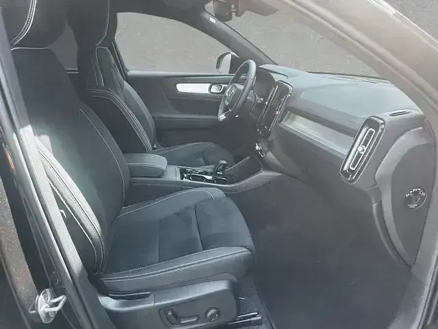 Gebraucht Volvo XC40 Plus 163 PS (119 kW) 2025 Onyx schwarz SUV