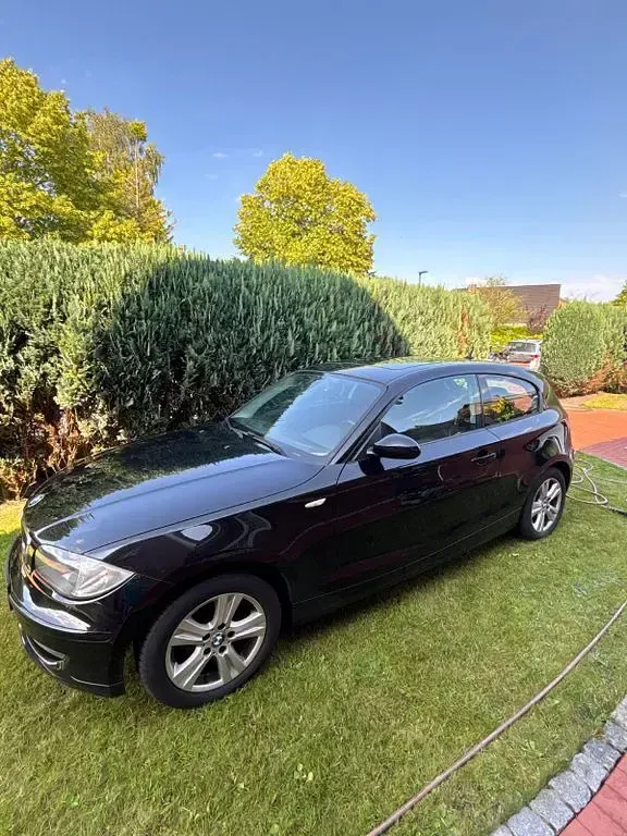 Gebraucht BMW 116 122 PS (89 kW) 2009 Schwarz Kleinwagen
