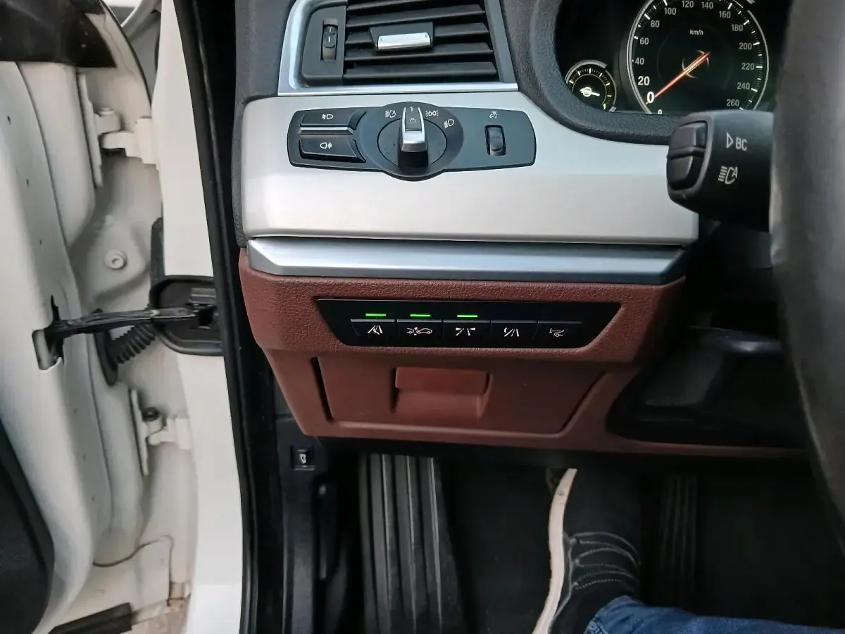 Gebraucht BMW 535 313 PS (230 kW) 2010 Weiß Limousine