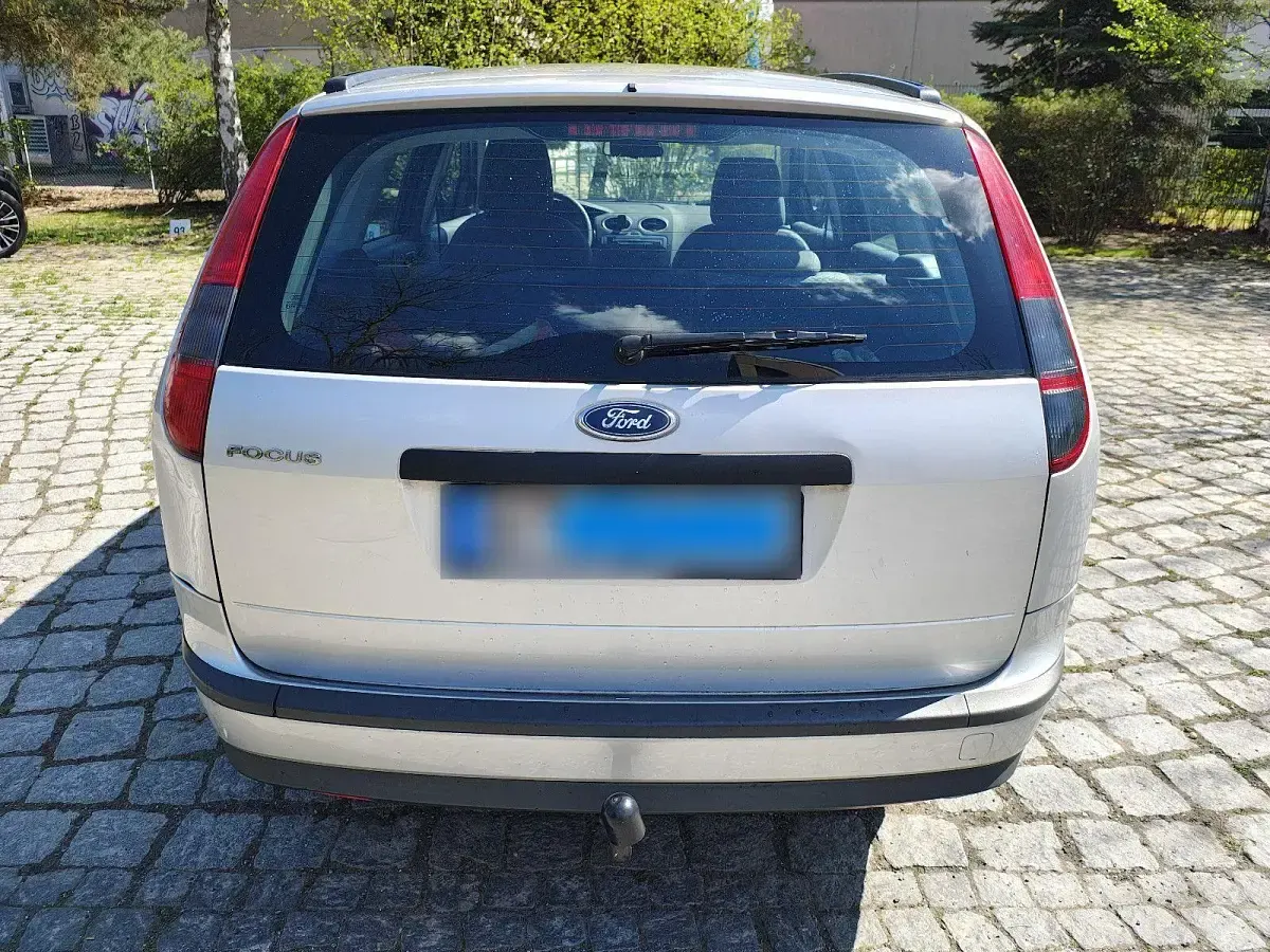 Gebraucht Ford Focus Titanium 116 PS (85 kW) 2005 Grau Limousine