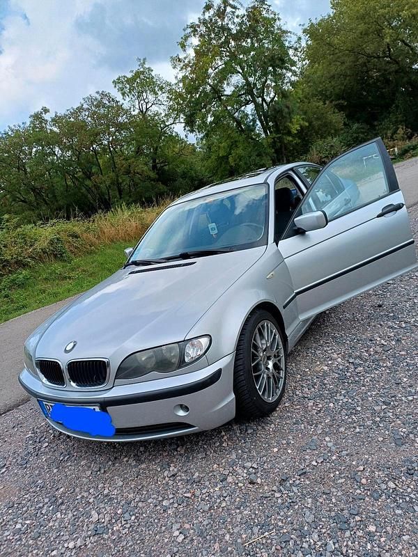 Silber Gebraucht 2005 BMW 318 Limousine | 3.000 € (Etwas zu teuer) - Bild 1/4