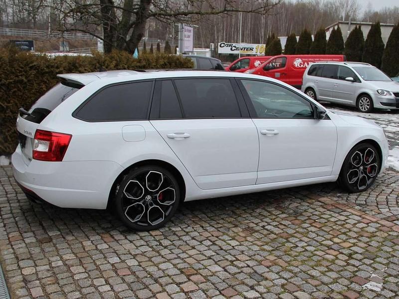 Gebraucht Skoda Octavia RS 230 PS (169 kW) 2016 Moonweiss metallic Kleinwagen