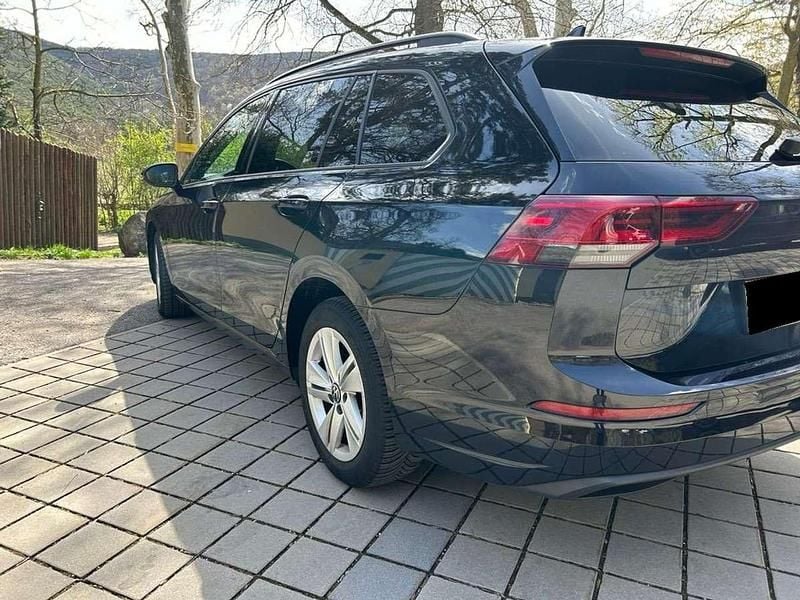 Second-hand VW Golf VIII Life 116 CP (85 kW) 2023 Negru Break