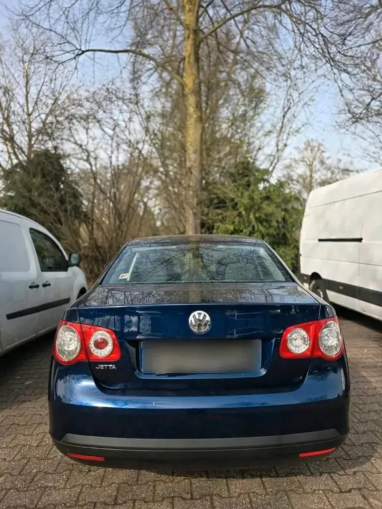 Gebraucht VW Jetta 102 PS (75 kW) 2006 Blau Limousine