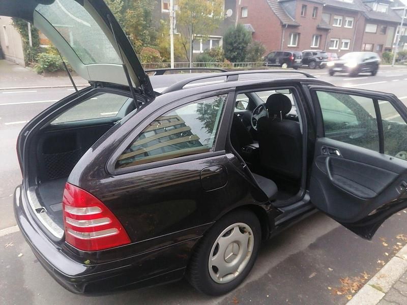 Gebraucht Mercedes C180 Classic 143 PS (105 kW) 2003 Schwarz Kombi