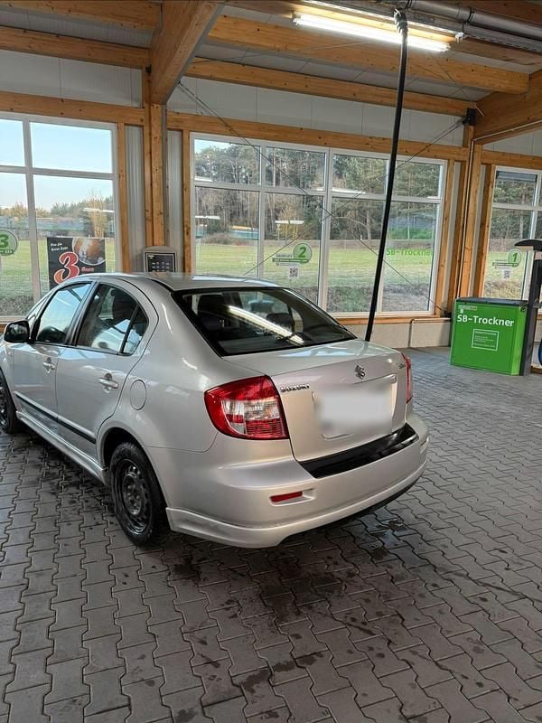 Gebraucht Suzuki SX4 107 PS (78 kW) 2009 Grau Limousine