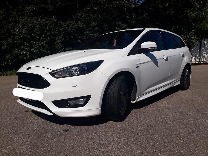 Weiß Gebraucht 2018 Ford Focus ST-Line Kombi | 15.400 € (Fairer Preis) - Bild 1/4