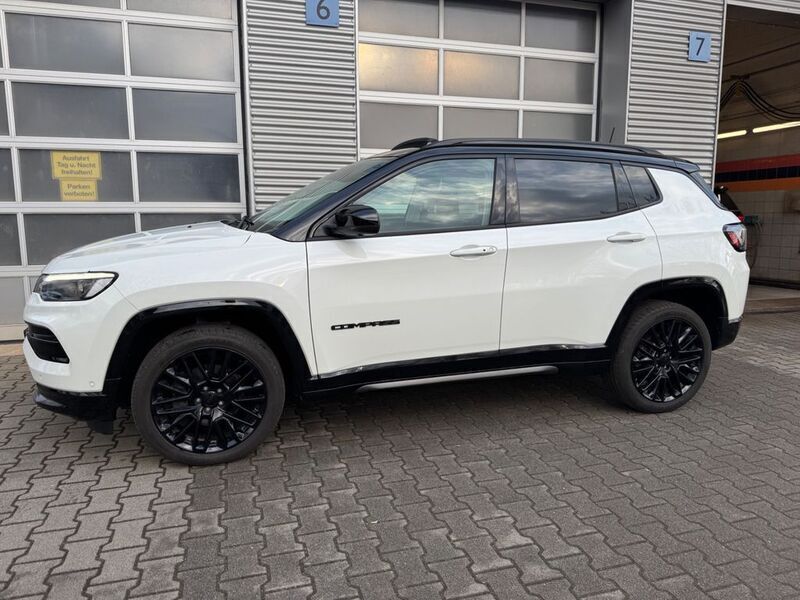 Gebraucht Jeep Compass 131 PS (96 kW) 2023 Alpine white (vr296) SUV