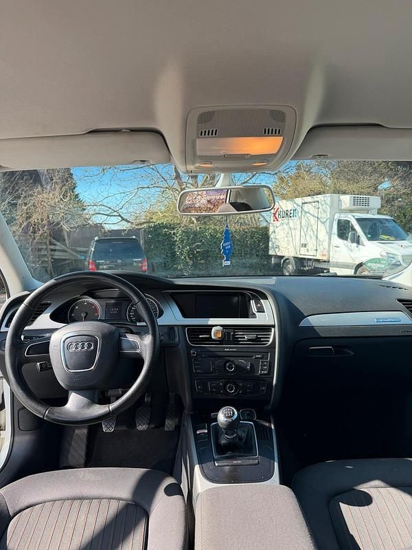 Gebraucht Audi A4 143 PS (105 kW) 2009 Weiß Limousine