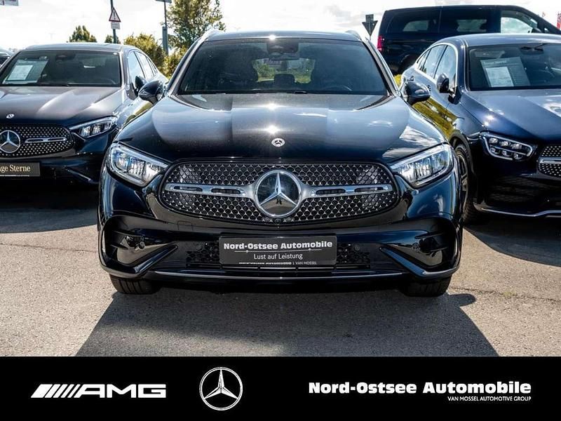 Gebraucht Mercedes GLC300 AMG 269 PS (197 kW) 2024 Metalliclack obsidianschwarz SUV