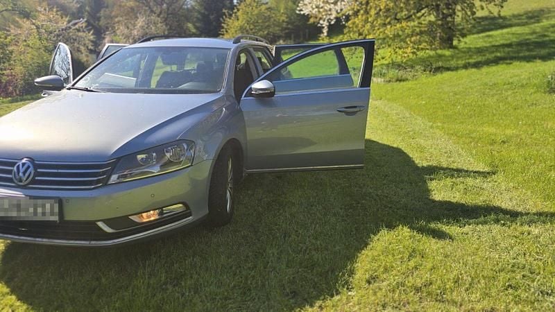 Second-hand VW Passat Edition 140 CP (102 kW) 2013 Albastru Break