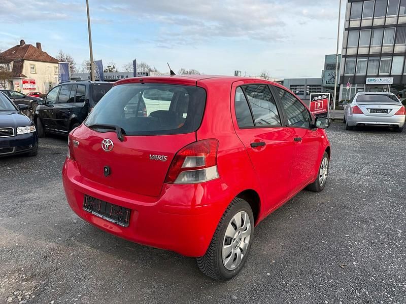 Gebraucht Toyota Yaris 69 PS (50 kW) 2010 Rot Kleinwagen