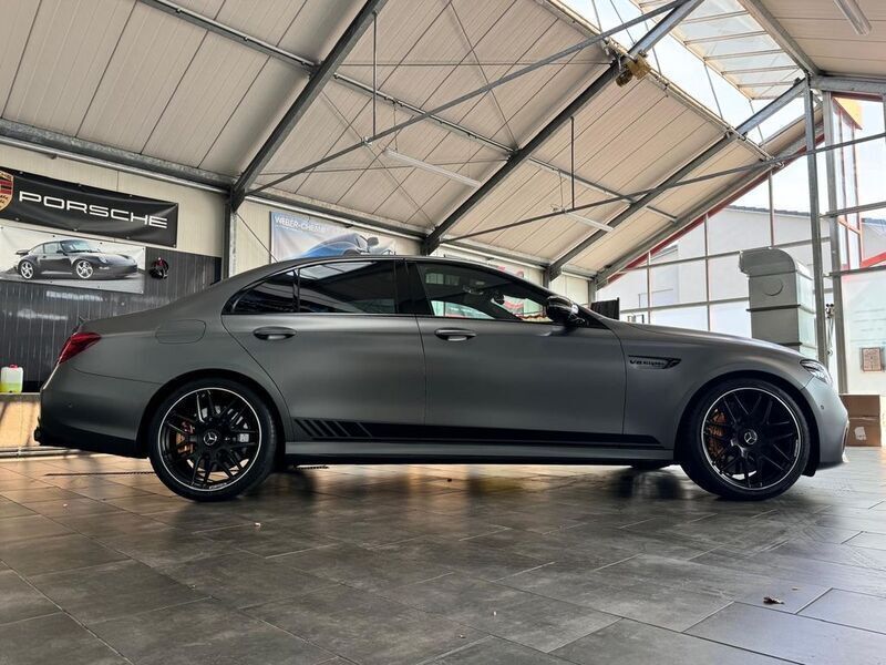 Grau Gebraucht 2018 Mercedes E63S AMG AMG Limousine | 79.000 € - Bild 1/4
