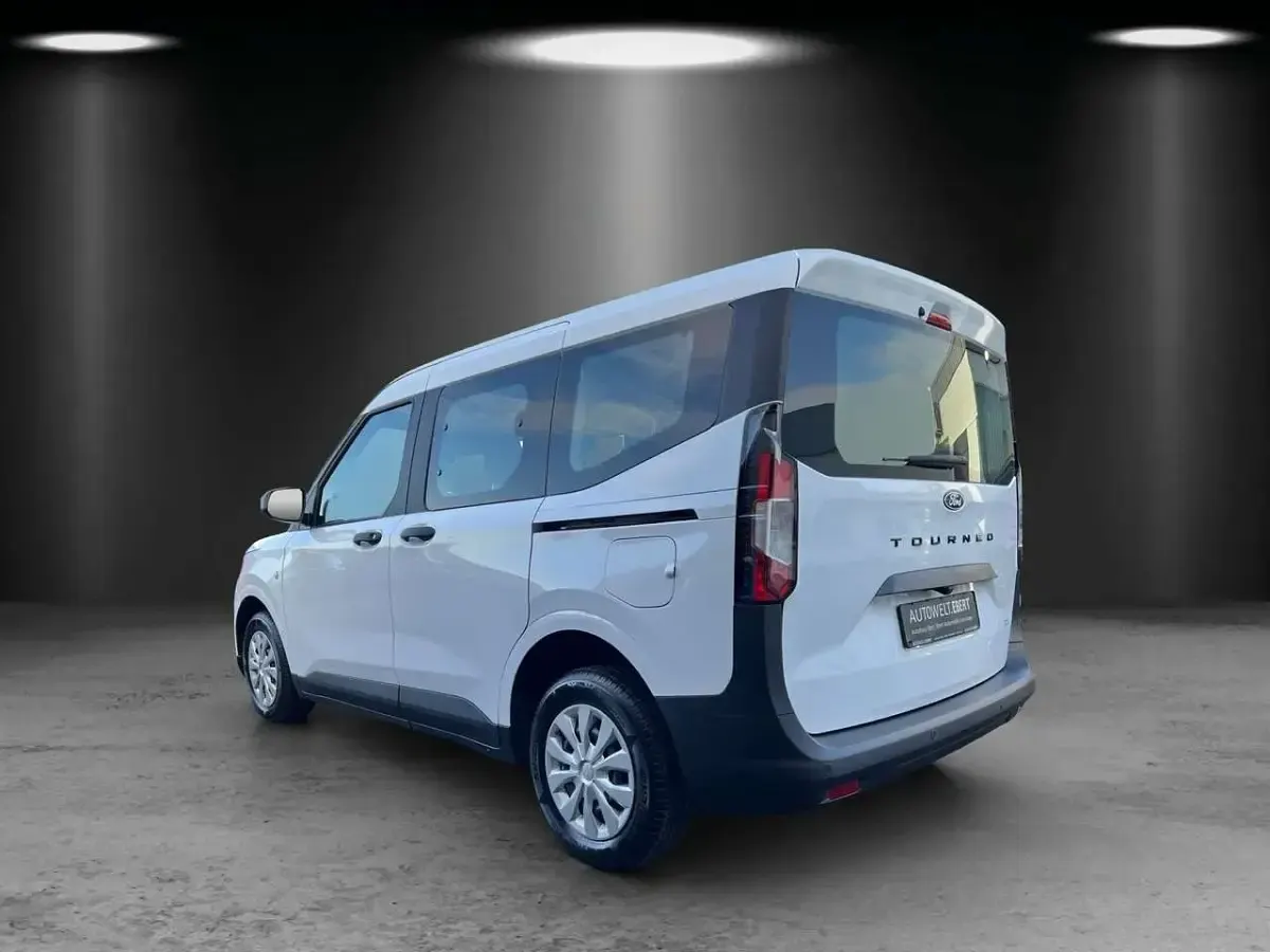 Gebraucht Ford Tourneo Courier Trend 125 PS (91 kW) 2024 Weiß Van / Kleinbus