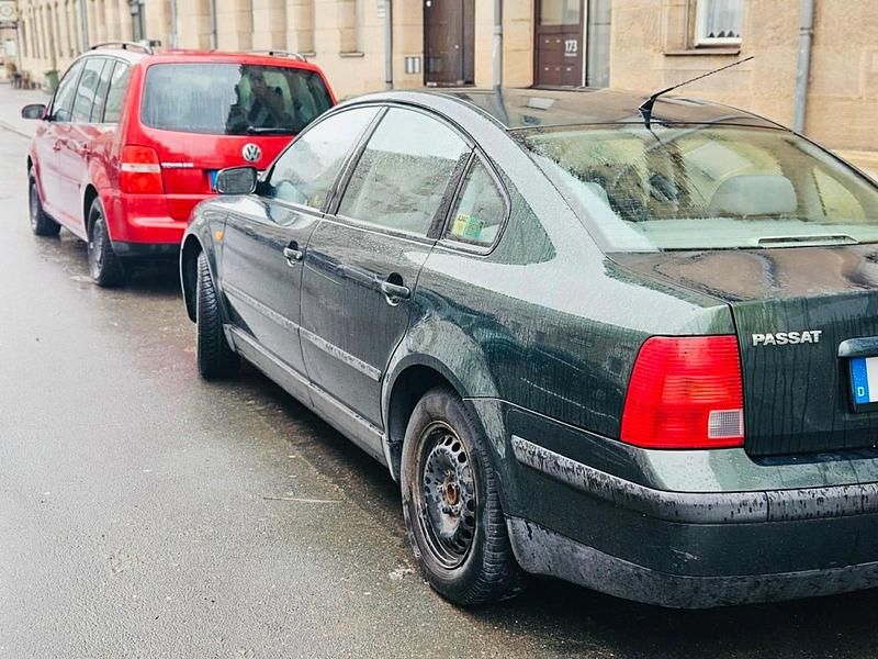 Gebraucht VW Passat 100 PS (73 kW) 1997 Grün Limousine