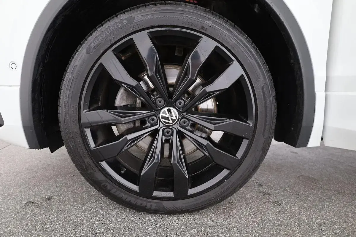 Gebraucht VW Tiguan Allspace R-line 190 PS (139 kW) 2023 Oryxweiß perlmutteffekt SUV