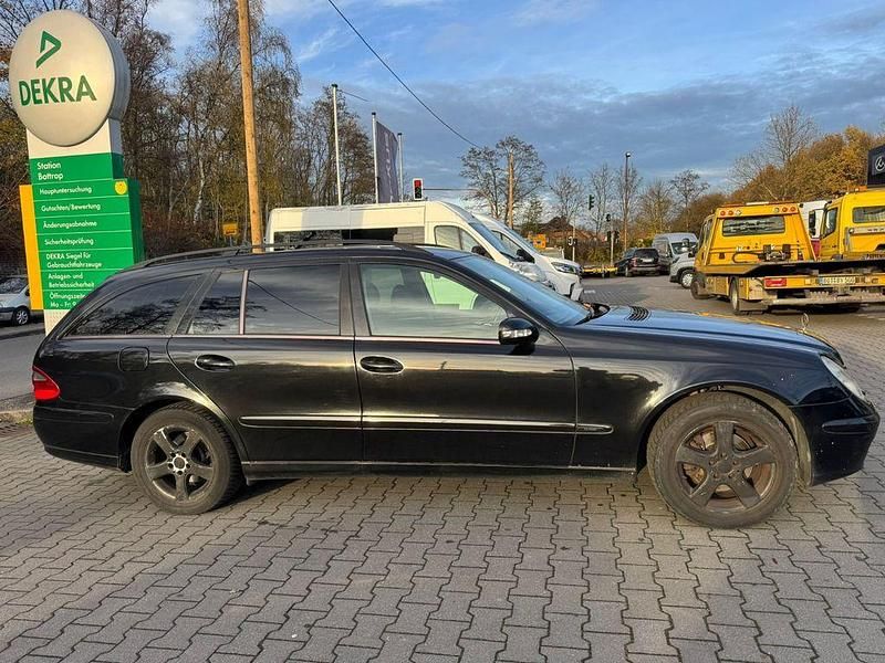 Gebraucht Mercedes E220 150 PS (110 kW) 2004 Schwarz Kombi