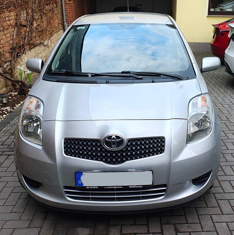 Gebraucht Toyota Yaris Sol 87 PS (63 kW) 2007 Silber Kleinwagen