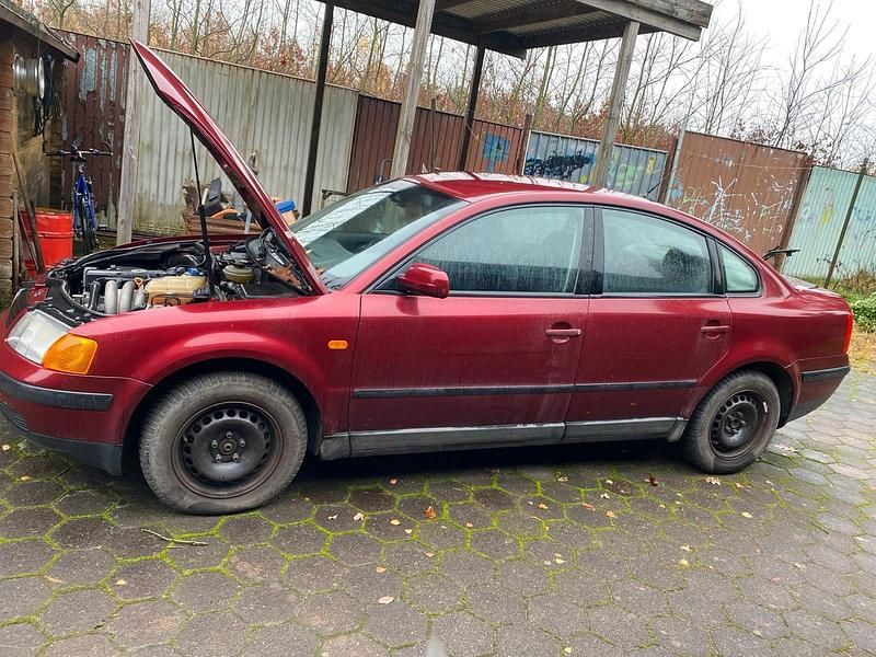 Rot Gebraucht 1997 VW Passat Limousine | 300 € (Superpreis) - Bild 1/4
