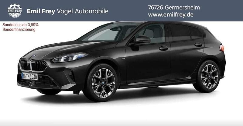 Black sapphire metallic Gebraucht 2025 BMW 120 Sport Line Kleinwagen | 35.890 € (Etwas zu teuer) - Bild 1/3