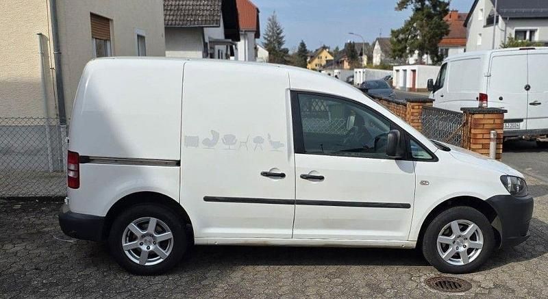 Usado VW Caddy 102 HP (75 kW) 2011 Verde Monovolume