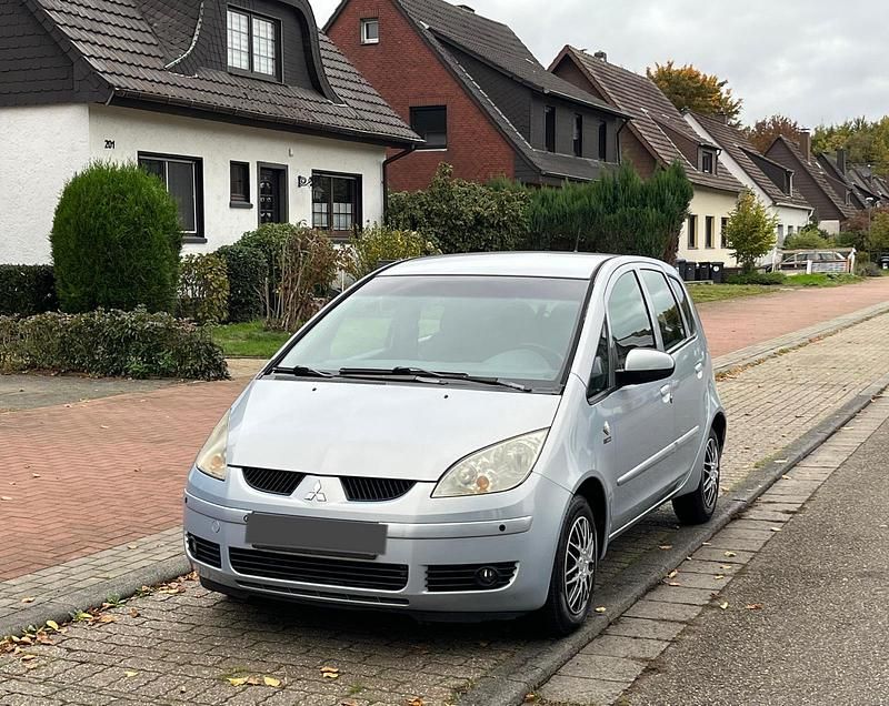 Grau Gebraucht 2005 Mitsubishi Colt Limousine | 4.400 € (Teuer) - Bild 1/4
