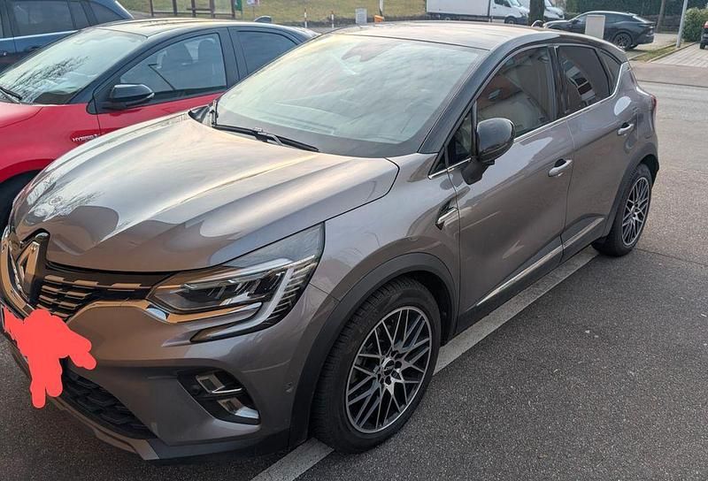 Grau Gebraucht 2021 Renault Captur Initiale Paris SUV | 19.600 € (Etwas zu teuer) - Bild 1/4