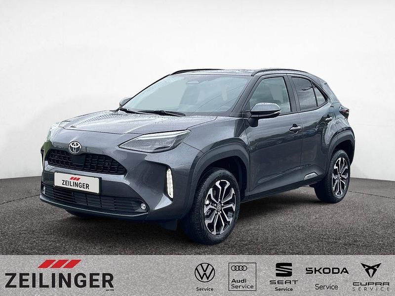 Grau Neu 2025 Toyota Yaris Cross Active SUV | 24.976 € (Superpreis) - Bild 1/3