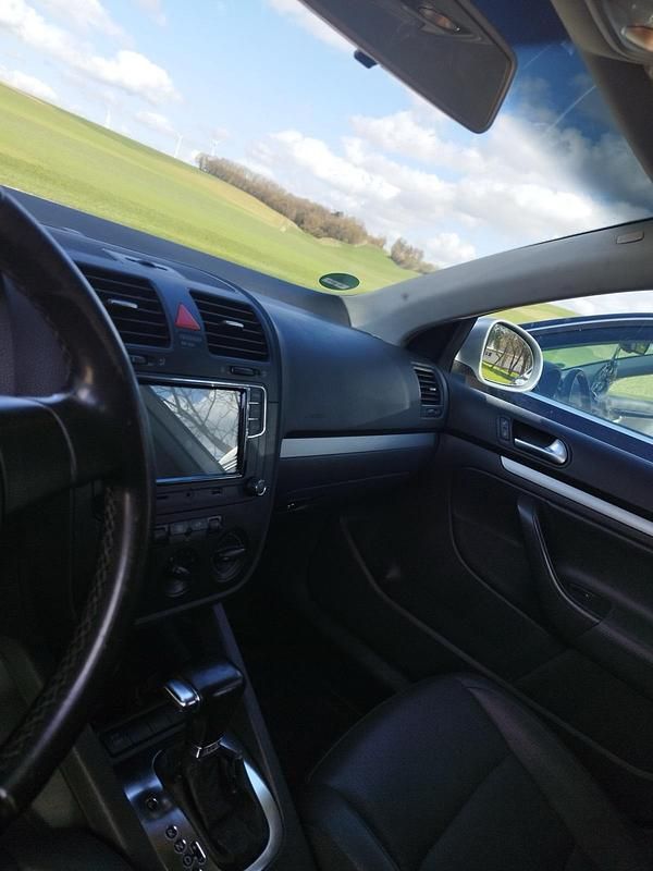 Gebraucht VW Jetta 140 PS (102 kW) 2009 Silber Limousine