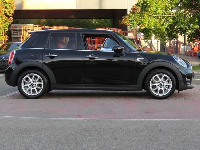 Gebraucht Mini Cooper Pepper 136 PS (100 kW) 2021 Midnight black metallic Kleinwagen