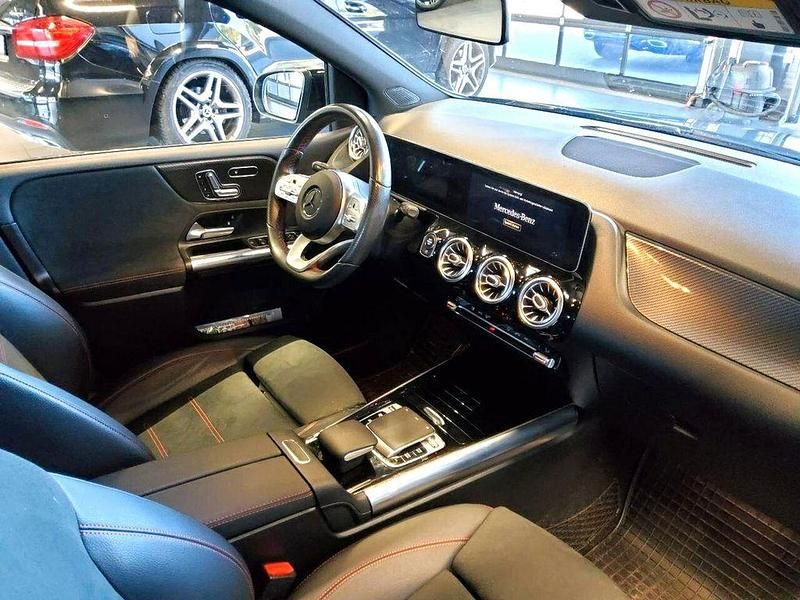 Gebraucht Mercedes B180 AMG line 116 PS (85 kW) 2021 Blau Kleinwagen