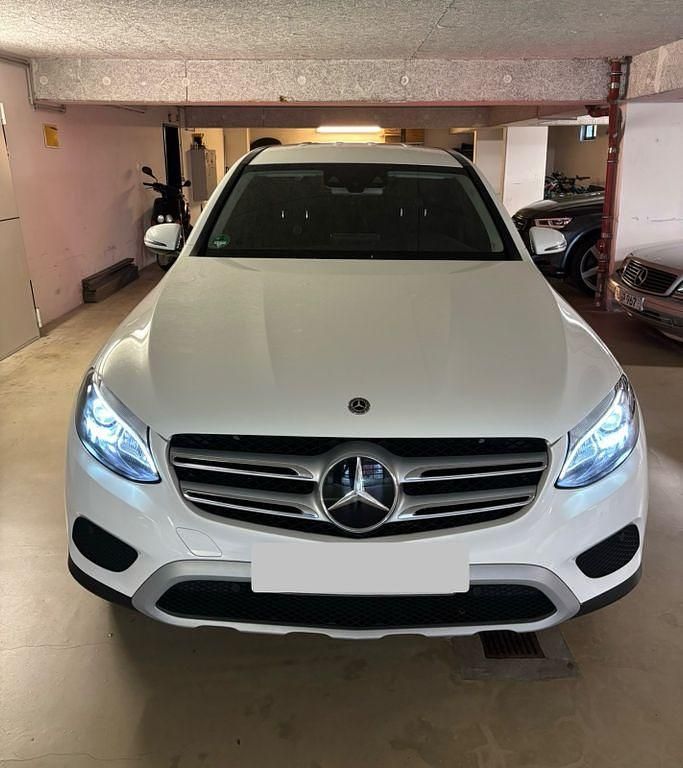 Weiß Gebraucht 2018 Mercedes GLC220 SUV | 22.990 € (Guter Preis) - Bild 1/4
