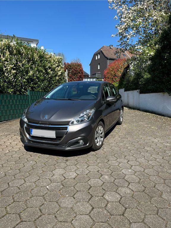 Grau Gebraucht 2019 Peugeot 208 Allure Kleinwagen | 8.200 € (Superpreis) - Bild 1/4