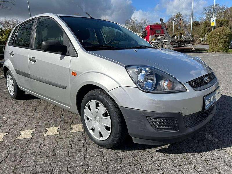 Gebraucht Ford Fiesta 61 PS (44 kW) 2006 Silber metallic Kleinwagen