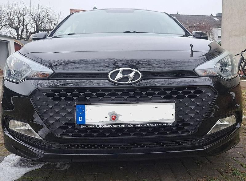 Gebraucht Hyundai i20 75 PS (55 kW) 2017 Schwarz Kleinwagen
