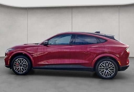 Neu Ford Mustang Mach-E Extended Range 202 kW (276 PS) 2026 Rot SUV